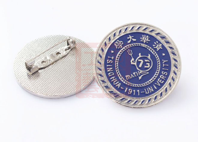 大學(xué)校徽定做.jpg