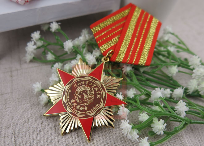 學(xué)院勛章定做.jpg