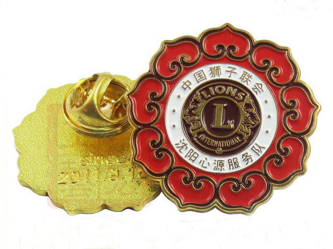 中國獅子聯(lián)會徽章定做.jpg