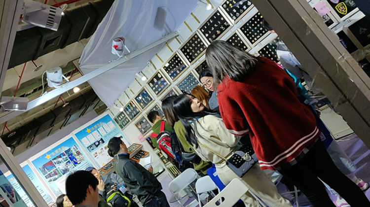 徽章工廠濟安北京禮品展現(xiàn)場.jpg