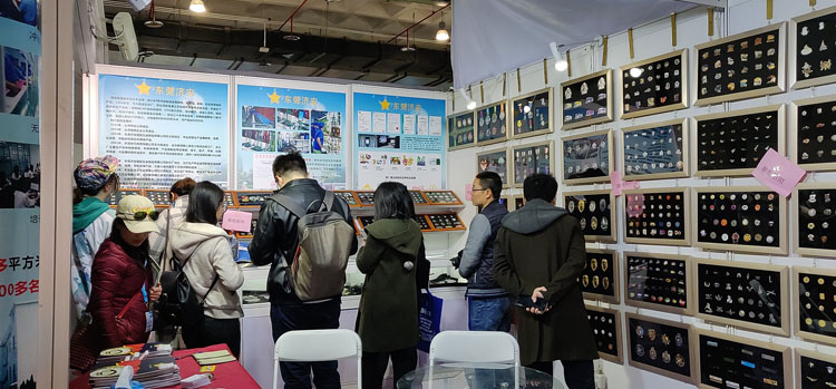 胸章工廠濟安北京禮品展現(xiàn)場.jpg