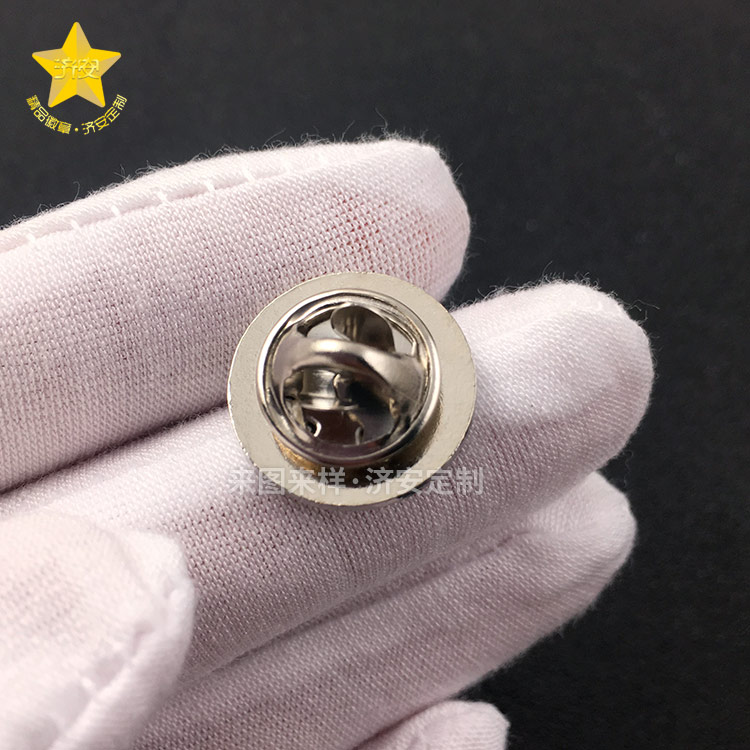 斯柯達(dá)汽車標(biāo)志景泰藍(lán)徽章制作廠家,真琺瑯紀(jì)念胸章收藏價(jià)值高