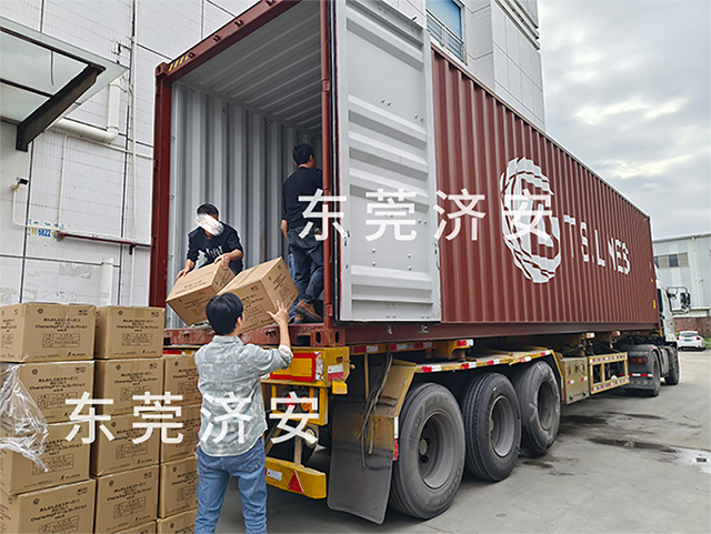 出口日本的金屬徽章發(fā)貨，首批1058箱！濟(jì)安徽章定制工廠
