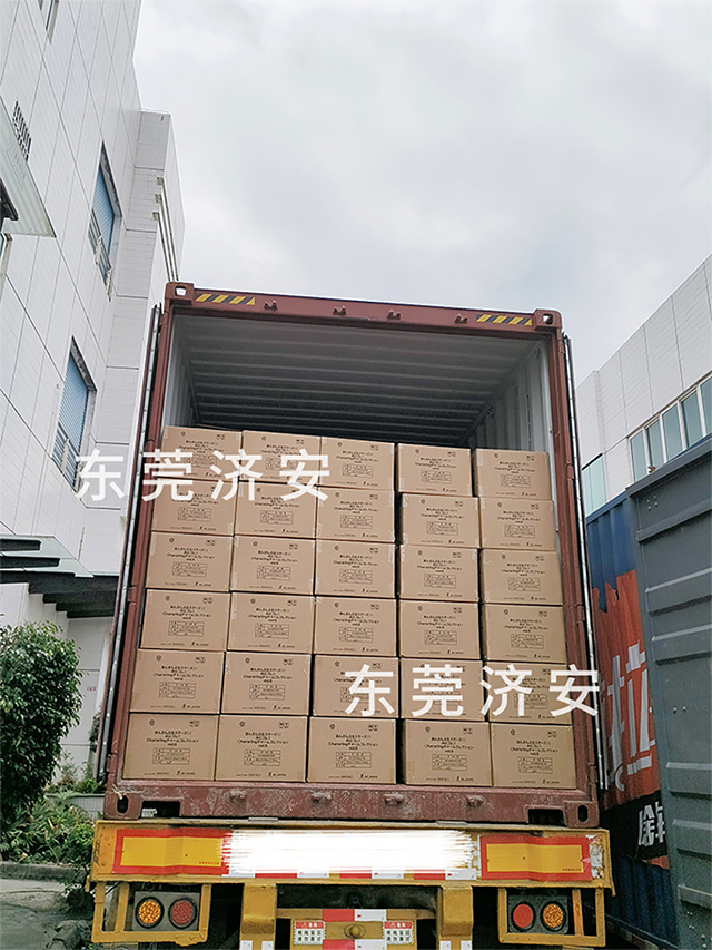 出口日本的金屬徽章發(fā)貨，首批1058箱！濟(jì)安徽章定制工廠