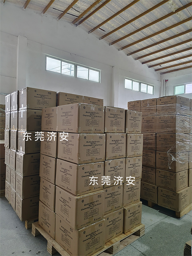 出口日本的金屬徽章發(fā)貨，首批1058箱！濟(jì)安徽章定制工廠