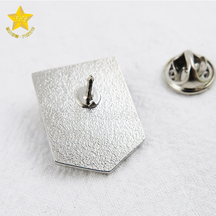 突顯榮耀!定制路虎70周年紀(jì)念章,LOGO徽章制作展示您的獨(dú)特風(fēng)采！