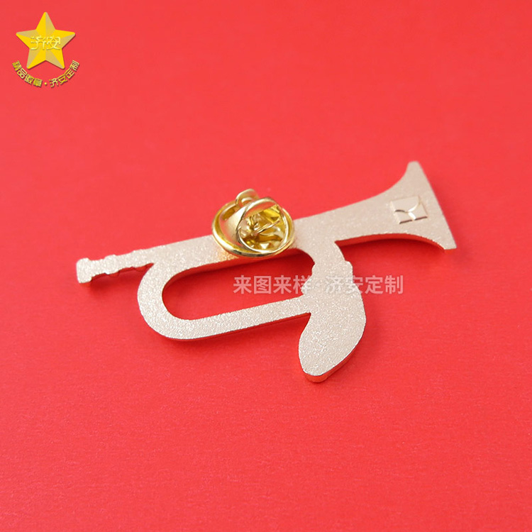 引人注目的沖鋒號角文創(chuàng)徽章,胸針小禮品定制廠家