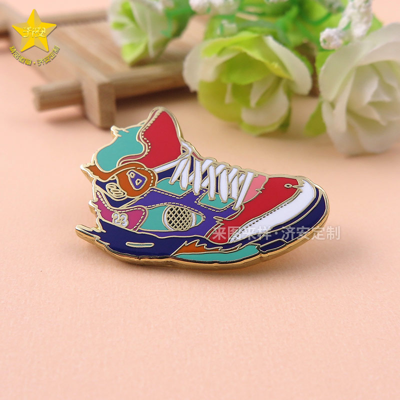 時尚潮流鞋子徽章飾品,創(chuàng)意徽章定制廠家濟(jì)安